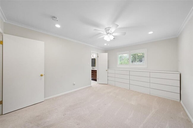 Building Photo - 12707 Trail Hollow Dr