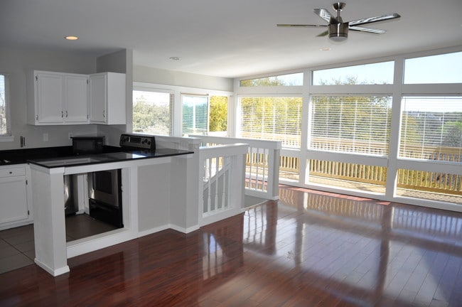 Building Photo - 1008 Clayton Nolen Dr