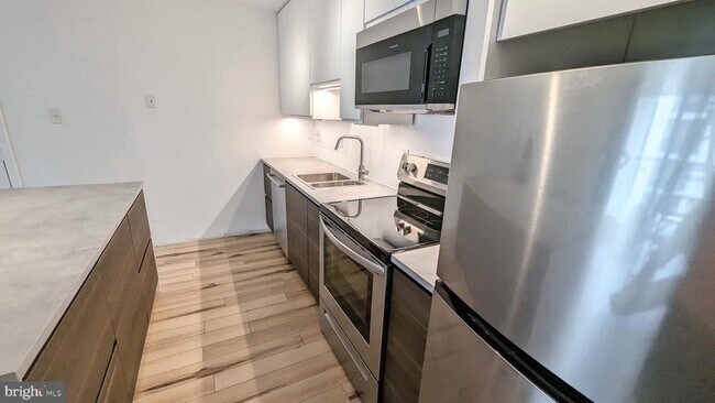 Primary Photo - 3310 Wyndham Cir