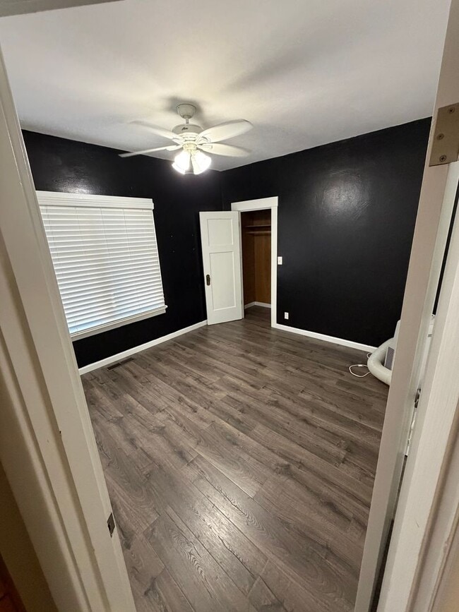 Building Photo - Charming home in a great neighborhood