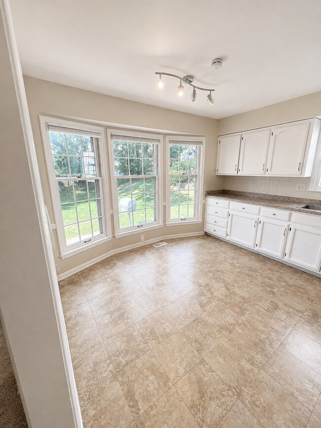 Building Photo - 11820 W 99th Terrace
