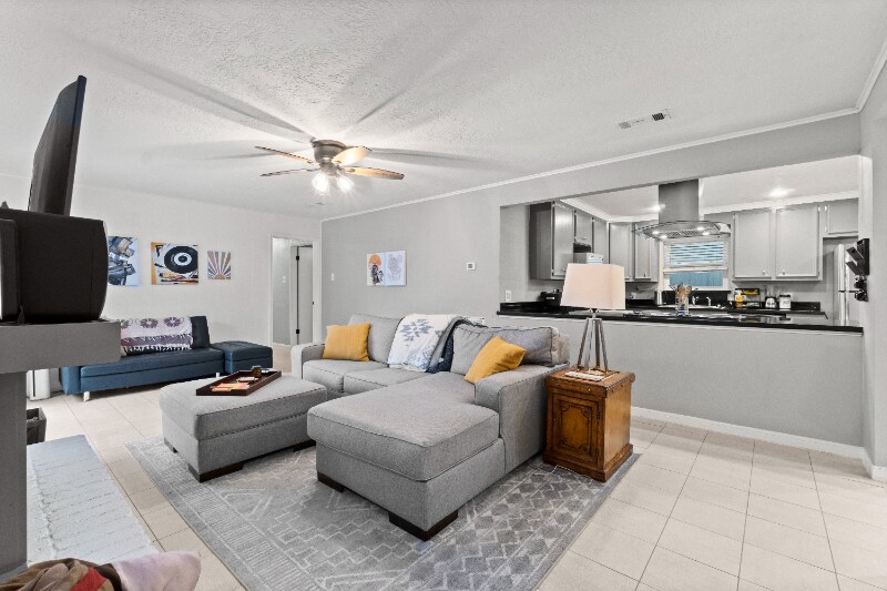 Building Photo - 25818 Leafywood Dr