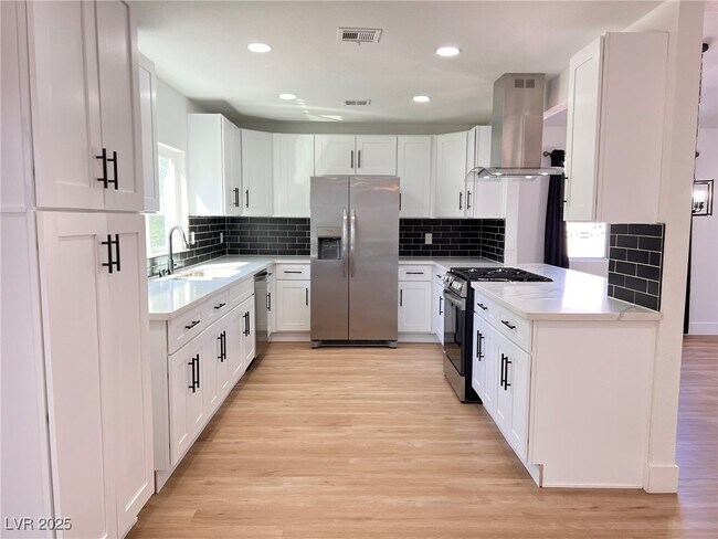 Building Photo - 730 Arrowhead Trail