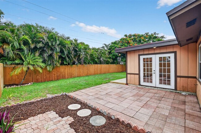 Building Photo - 6858 S Congress Ave