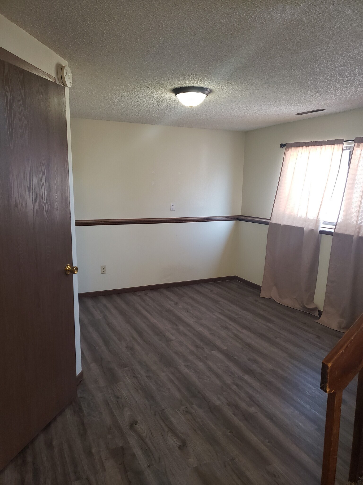 Building Photo - 2120 Heathercrest Dr