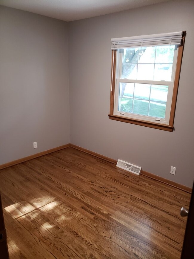 Building Photo - 3 Bed 2 Bath Spacious home!