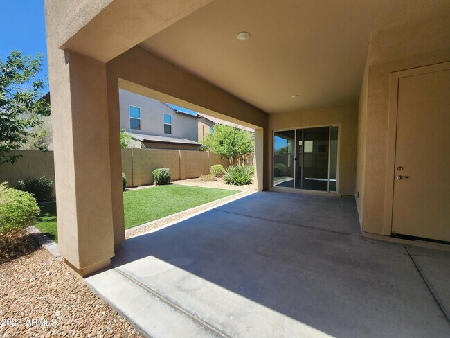 Building Photo - 6519 E Bluefield Ave