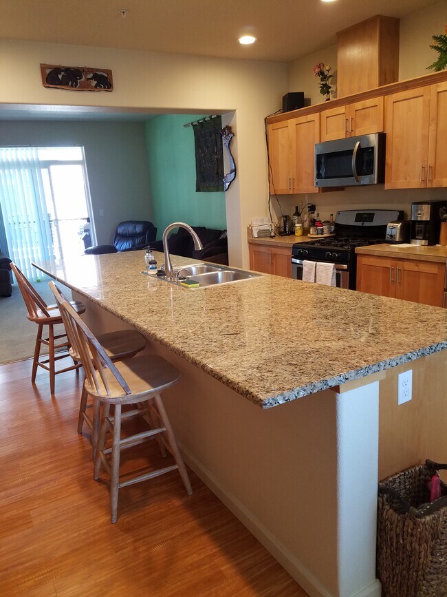 Building Photo - 10582 NE Cedar Falls Loop