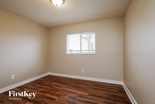 Building Photo - 2613 Van Buren Pkwy