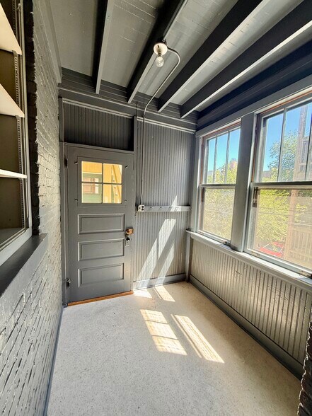 Enclosed back porch - 1414 W Farragut Ave