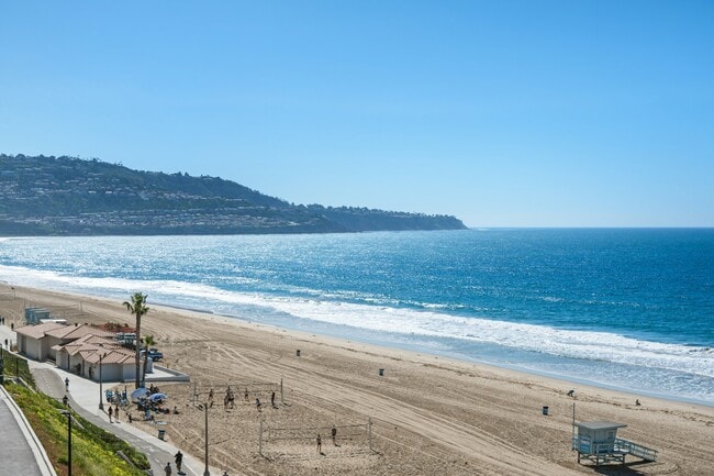 Building Photo - 721 Esplanade