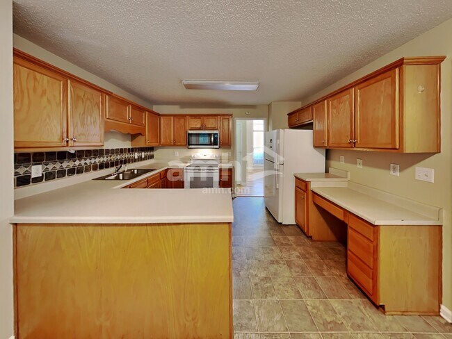 Building Photo - 179 Norton Dr