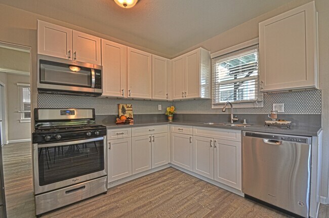 Building Photo - Classic California MODERNIZED- renovated 2...