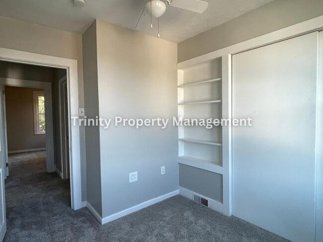 Building Photo - 309 Hedge St