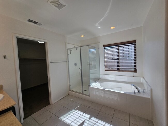 Building Photo - Spacious Home in Amenity-Rich Community