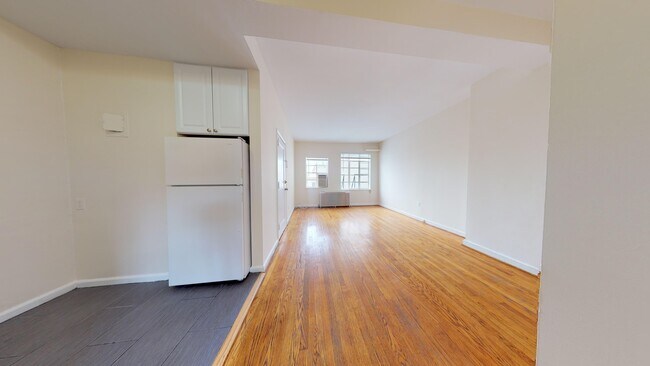 Building Photo - 109 C St SE