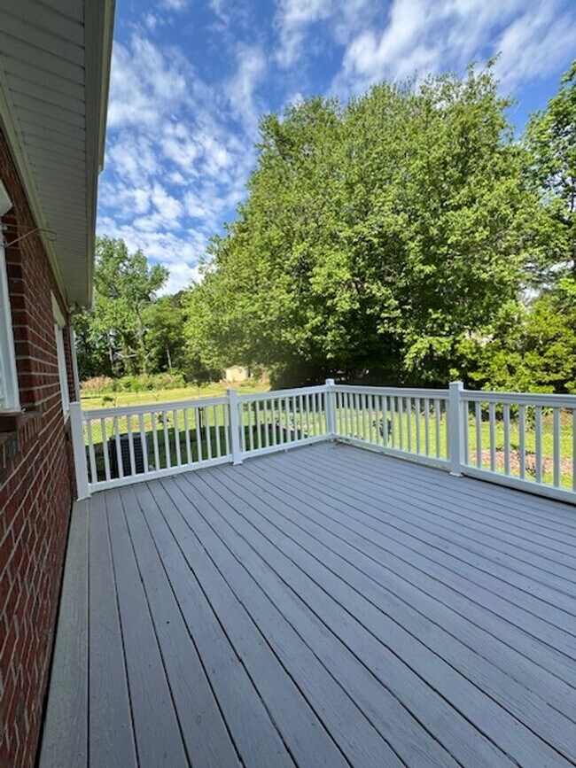 Building Photo - 103 Jessica Pl