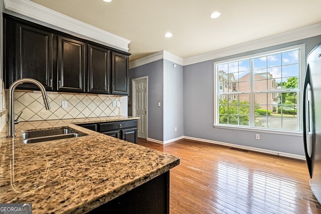 Building Photo - 600 Coligny Ct