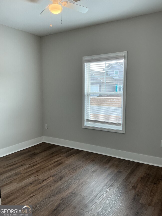 Building Photo - 1005 Autumns Wood Cir E