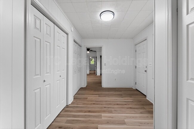 Building Photo - 2311 Henderson Ave