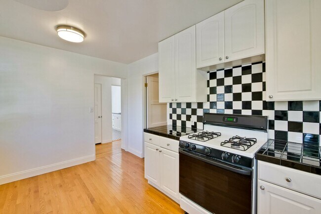 Building Photo - Wow! What a Great Home! Available Soon!