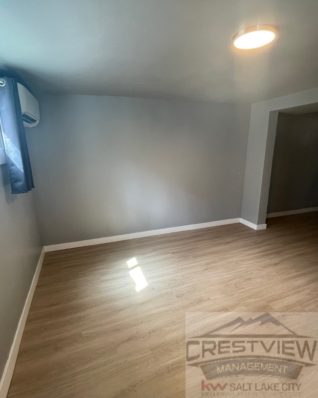 Building Photo - Deem Triplex