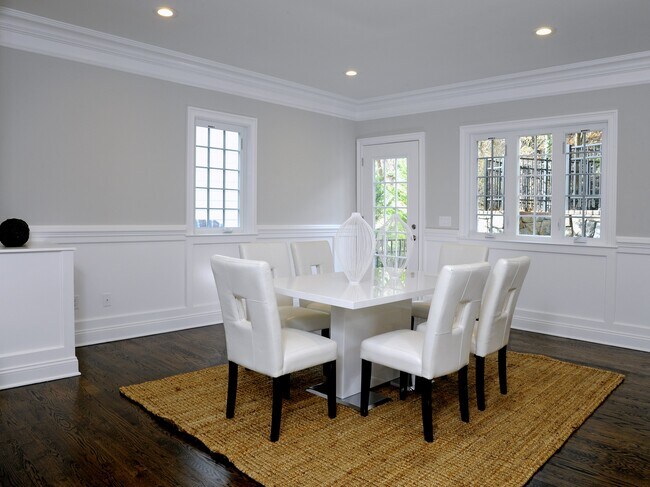 Building Photo - 200 Davis Ave