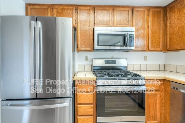 Building Photo - 3540 Roselle Ave
