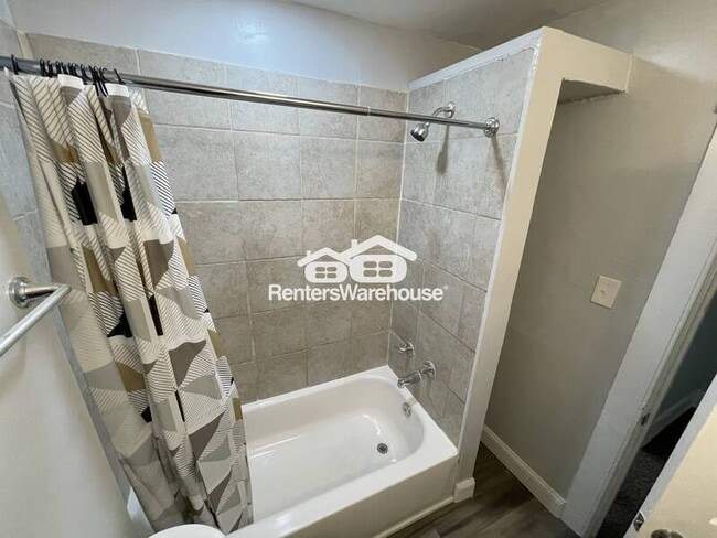 Building Photo - 2125 Cliftwood Ave