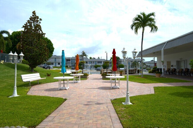 Building Photo - 3322 Cynthia Ln