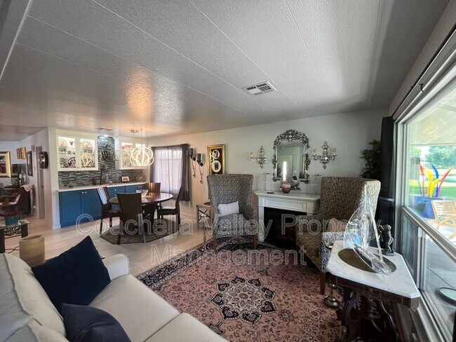 Building Photo - 421 S Paseo Laredo