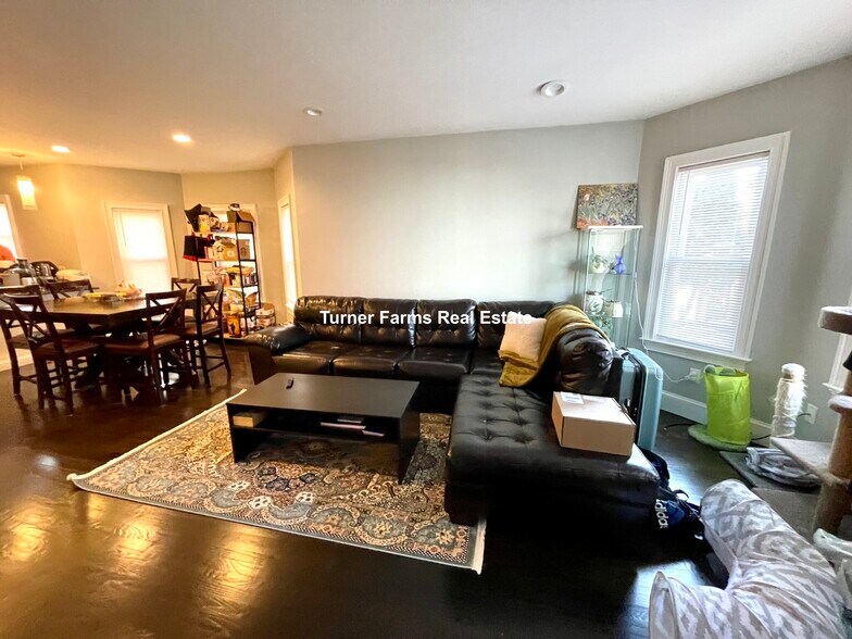 Building Photo - 93 Grant St