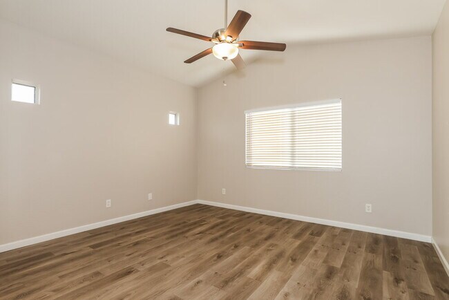 Building Photo - 13045 W Columbine Dr