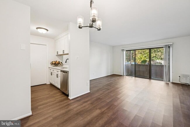 Building Photo - 1001 Woodhollow Dr