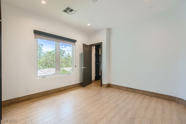 Building Photo - 729 Pinnacle Heights Ln