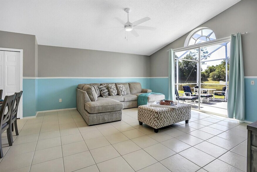 Building Photo - 4716 Windwood Dr