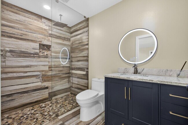 Building Photo - 11646 63rd Ln N