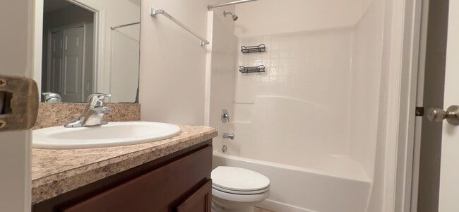 Building Photo - 1087 Osborne Ct