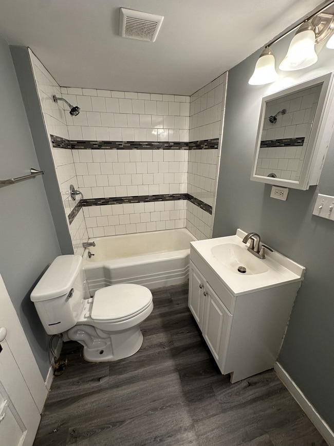 Building Photo - 178 Birch St