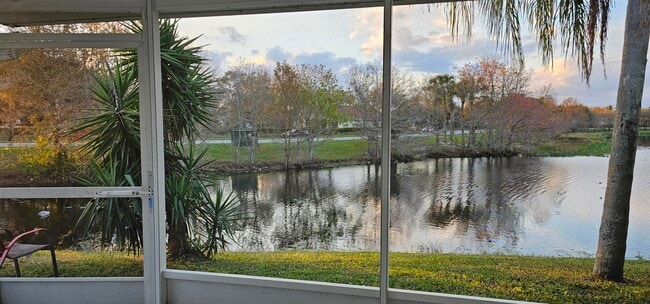 Building Photo - 1488 Fairway Cir