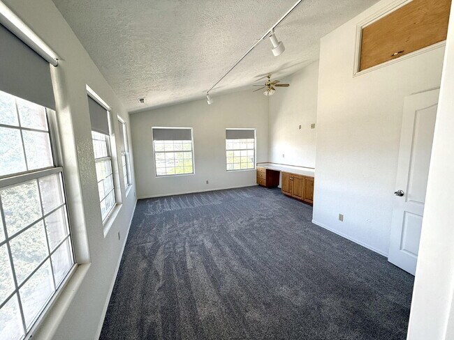 Building Photo - AVAILABLE AUGUST 4TH- RENT - 5 BDRM - 5 1/2 BATH - VIEWS VIEWS VIEWS