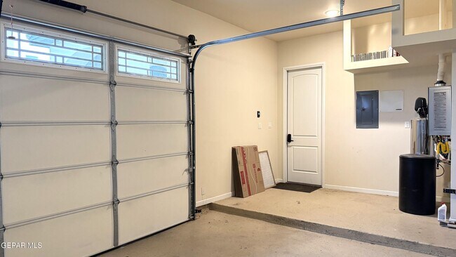 Building Photo - 12408 Fresh Water Dr