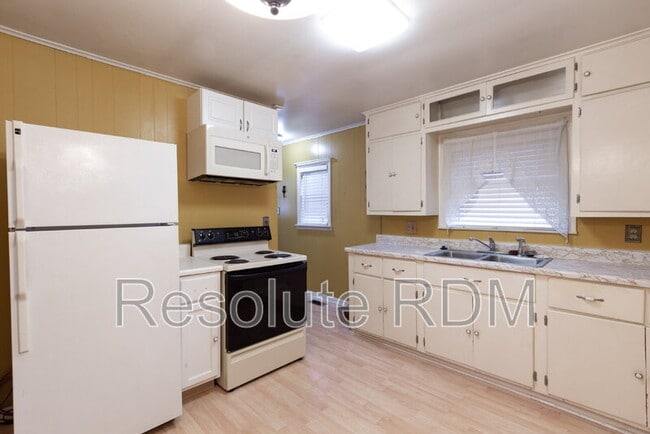 Building Photo - 1644 N Centennial St