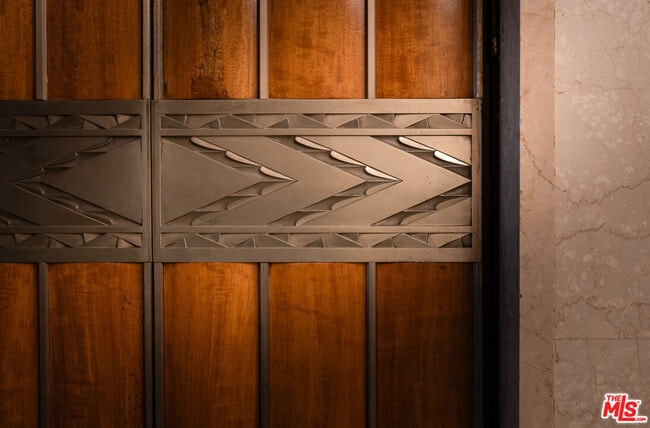 Building Photo - 460 S Spring St