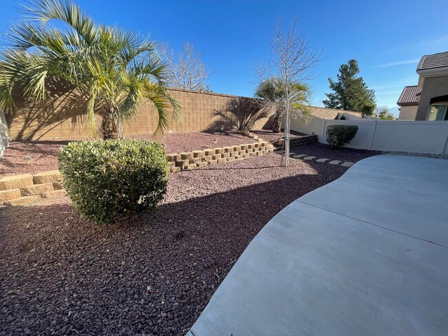 Building Photo - Apple Valley-Del Web Home, 2 Bedrooms,2 Ba...
