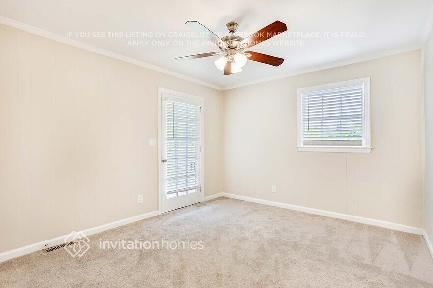 Building Photo - 8837 Elma St