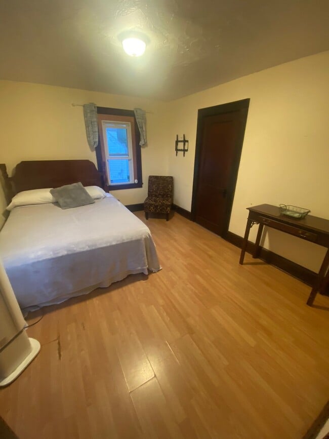 Building Photo - 540 Cameron Ave