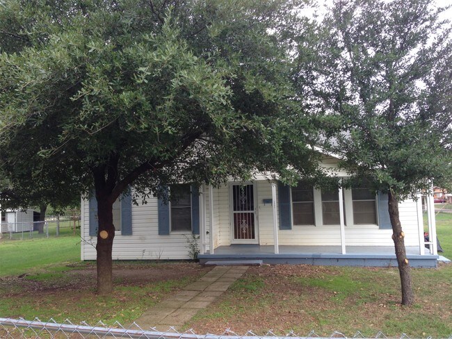 Primary Photo - 3602 Hickory St