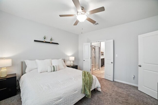 Building Photo - 324 Mountain Valley St