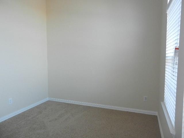 Building Photo - 722 Rolling Hills Dr